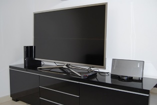 47 Inch Flatscreen Smart TV