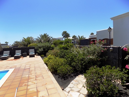 Rear gated entrace to Terrace
