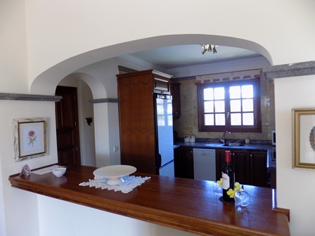 Breakfast Bar to Kitchen