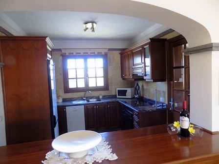 Fully Fitted Kitchen