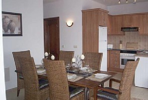 Kitchen / Dining Area