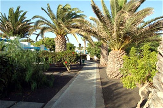 Communal Gardens leading to Bungalow