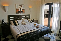 Master (en-suite) Bedroom - Patio doors lead onto terrace