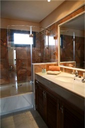 Upper Level Shared Bathroom