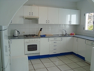 Fully Fitted Kitchen/>
</div>
<div class=