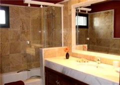 Shared (Downstairs) Bathroom