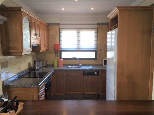 Fully Fitted Kitchen